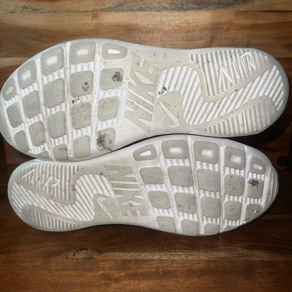 Women’s NIKE size 8 - Picture 4 of 5